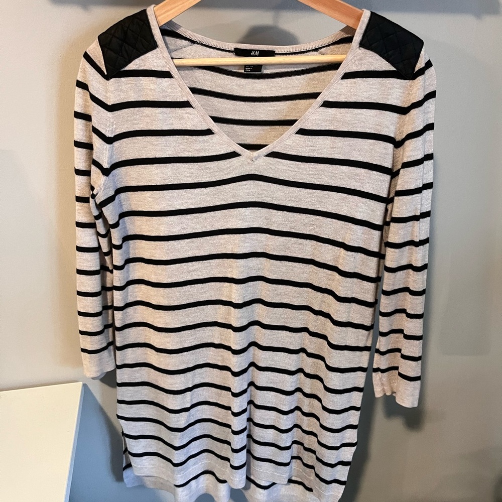 H&M Black and White Striped Women's Top